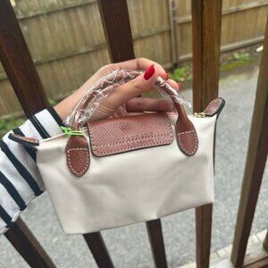 Sleek crossbody ✦ Never Carried